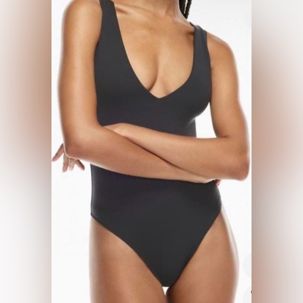 Aritzia Babaton Black Contour Bodysuit - S